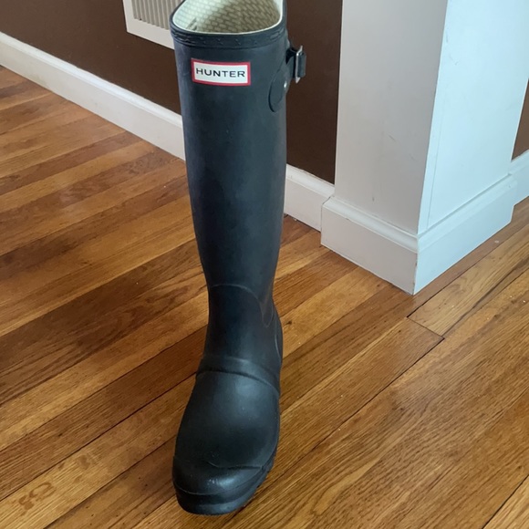 Women’s size 7 Black matte Hunter tall rain boots - Picture 4 of 9